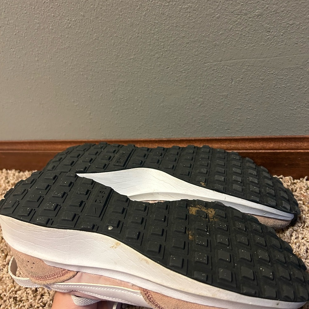Nike shoes - Picture 3 of 5